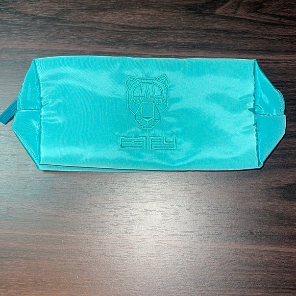 Effy Zipper Pouch - Picture 2 of 3
